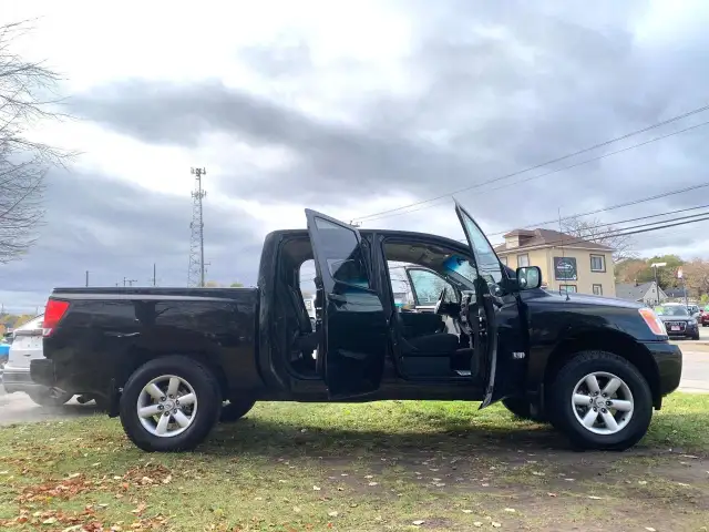 2015 NISSAN TITAN CREW 4X4 1 OWNER CERTIFIED in Cars & Trucks in Guelph - Image 8