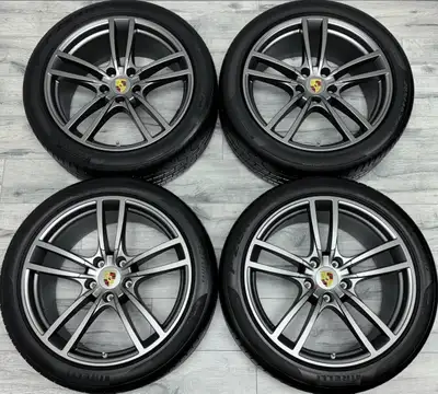 Selling a beautiful set of *LIKE BRAND NEW* original Porsche Cayenne Turbo E3 (SUV / Coupe) 21 inch...