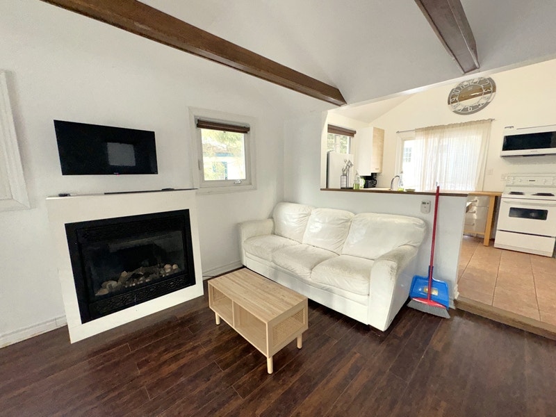 Escape to Serenity at 4 Seasons Ardmore Beach Cottage 5