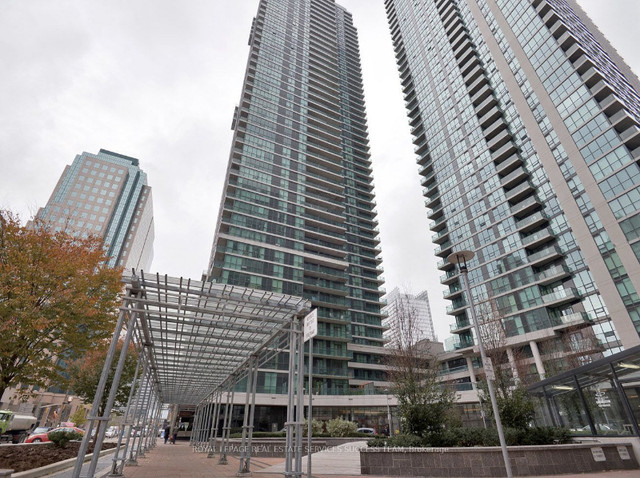 Bay/Harbour St in Condos for Sale in City of Toronto