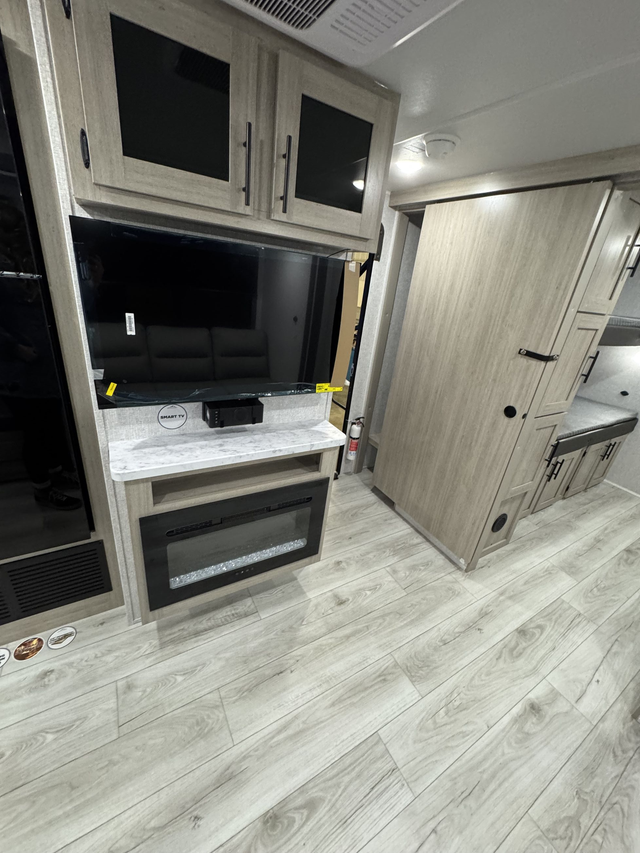 2026 Forest River EAST TO WEST DELLA TERRA 312BH in Travel Trailers & Campers in Regina - Image 5