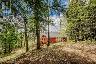 Discover the serene beauty of Skeleton Lake with this enchanting three-season cottage, perfectly pos...