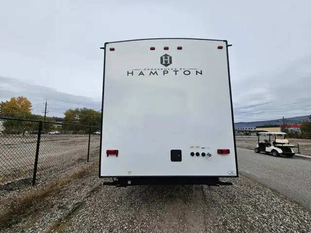 2026 CrossRoads RV Hampton 372FDB in Travel Trailers & Campers in Kelowna - Image 8