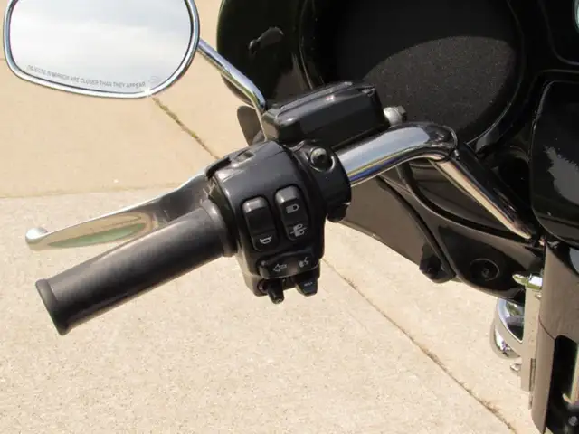 2017 Harley-Davidson FLHTK Electra Glide Ultra Limited Low New D in Sport Touring in Leamington - Image 24