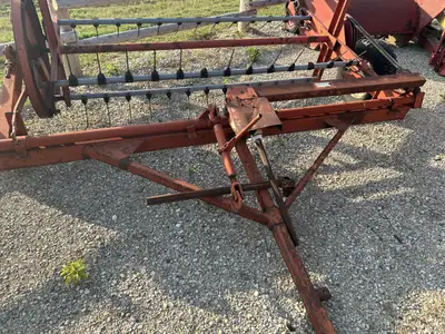 Welcome to Jeff Vanleer Farm Equipment Weber 7 ft hay rake/fluffer. 4 section reel. Rubber mounted t...