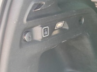Heated Seats / Steering Wheel - Powerful 3.6L V6 engine with 4x4 capability - Advanced navigation an... (image 9)