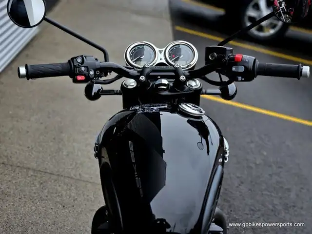 Triumph Bonneville T120 Black in Street, Cruisers & Choppers in Oshawa / Durham Region - Image 12