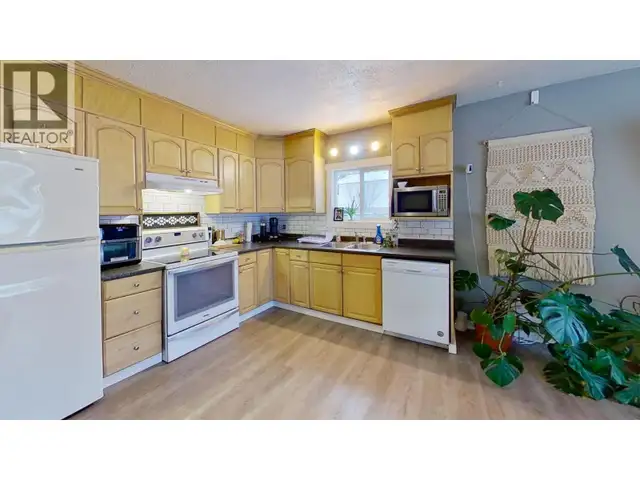 8123 95 AVENUE Fort St. John, British Columbia in Houses for Sale in Fort St. John - Image 9