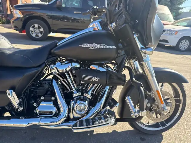 2017 Harley-Davidson Street Glide ~ STREET GLIDE ~ 107CI ~ DETAT in Sport Touring in City of Toronto - Image 28