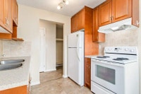 Amenities: Near UofA • Balconies • Spacious Rooms Suite & Building: One-bedroom and two-bedroom suit... (image 4)