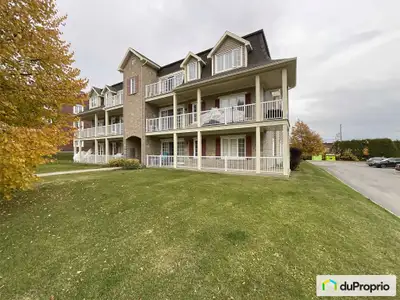 Transaction en cours offre d'achat acceptée. Superbe condo situé dans un très bel immeuble champêtre...