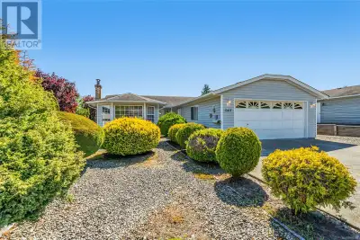 Charming French Creek Rancher with Detached Workshop – Walk to the Beach! Welcome to this delightful...