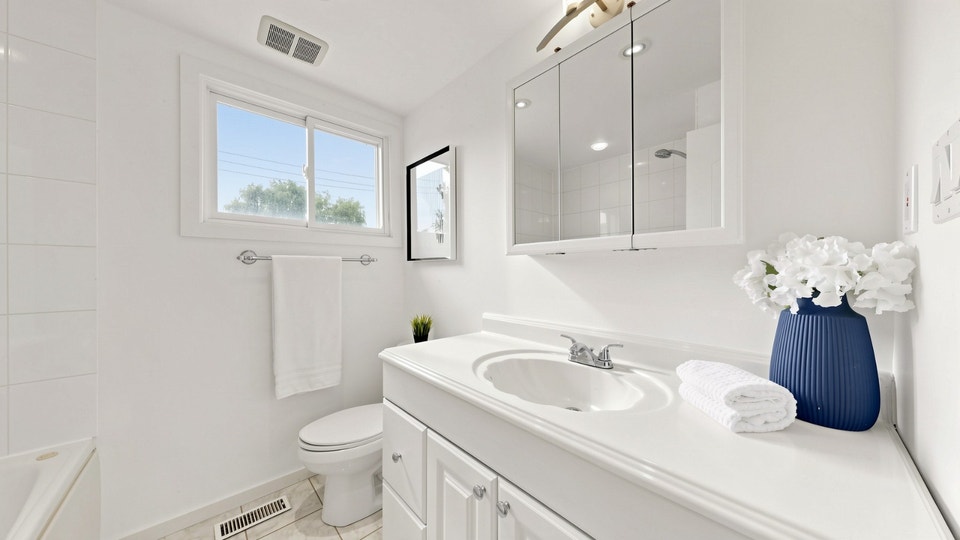 Detached House for Sale in North York(Don Mills/Van Horne), photo 9 of 11