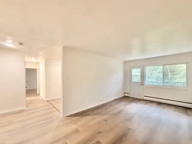 5.5 Heated Apartment in Dorval – Appliances & WiFi Included – Available Now