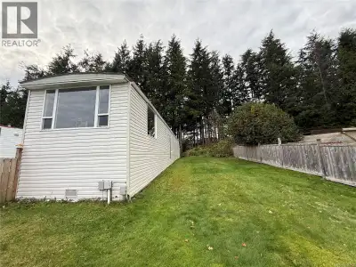 Renovated 3-bed, 1-bath mobile tucked into a private cul-de-sac in Highview Trailer Park! This move-...