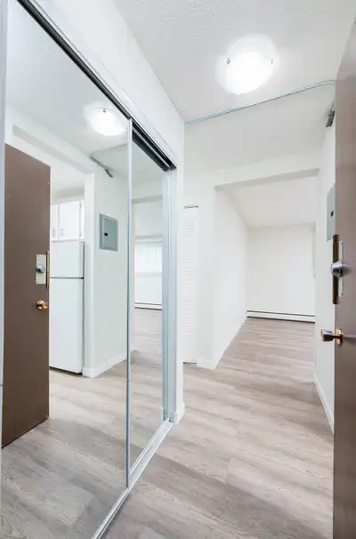 Move into our newly renovated suite and enjoy modern amenities. Experience modern living in beautifu...