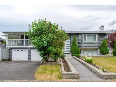 Prime North Delta (Scottsdale) basement entry house!! Well kept 5 bedroom 3.5 bathrooms, renovated b...