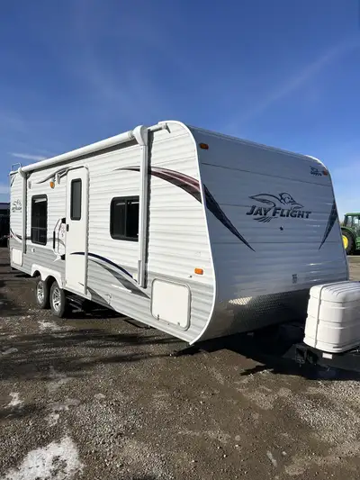 2012 Jayco Jay Flight 22FB Front queen bedroom and rear bath, Designed for couples or small families...