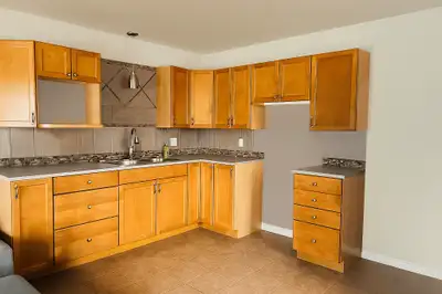 Large 2 bedroom apartment split on 2 levels. Main level: Entrance, bathroom, kitchen and living room...