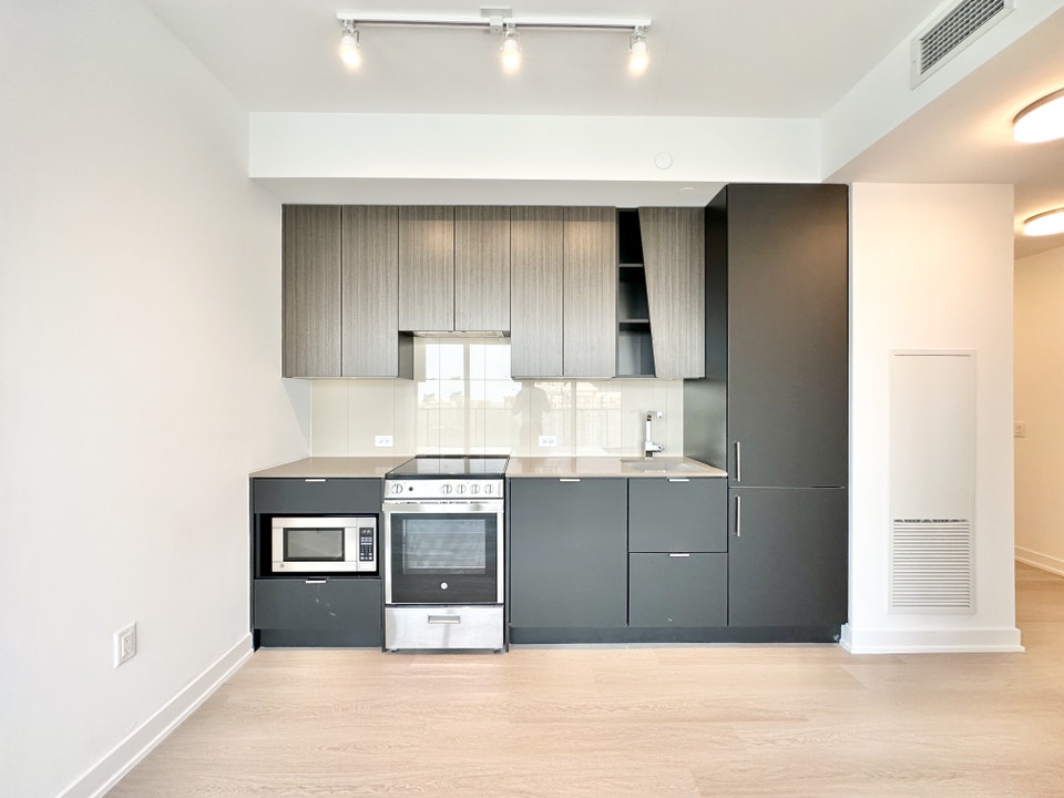 2 BED + DEN 2 BATH 1000 SQF CONDO FOR RENT Long Term Rentals