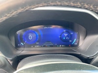 Experience the perfect blend of efficiency, technology, and comfort with the 2022 Ford Escape SEL Pl... (image 4)