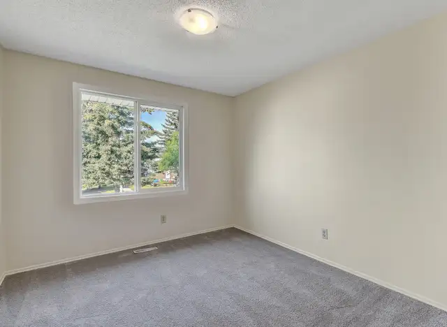 Family and Pet Friendly 3 Bedroom Townhome with Front Yard! in Long Term Rentals in Grande Prairie - Image 19