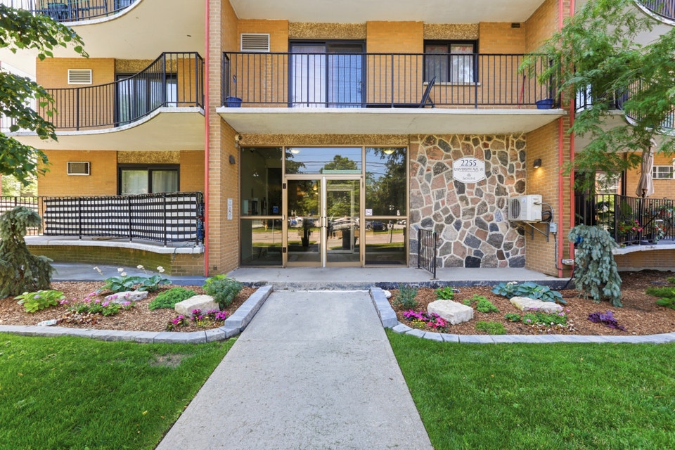 University Tower Apartments - 2 Bedroom, 1 Bath A Apartment for 4
