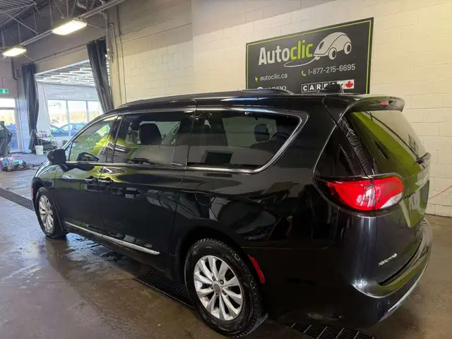 2017 Chrysler Pacifica Touring-L604128130347182085