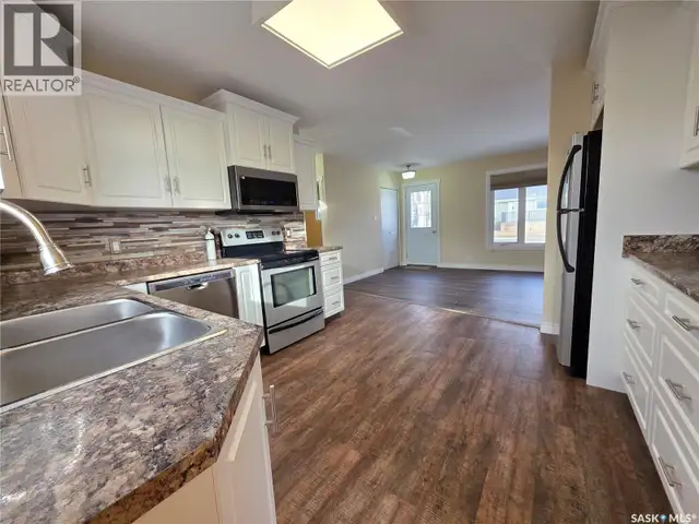1420 Chaplin STREET E Swift Current, Saskatchewan in Houses for Sale in Swift Current - Image 5