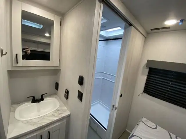 2023 EAST TO WEST Entrada 2200S in RVs & Motorhomes in Bedford - Image 40