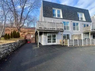 Welcome to Unit 2 356 Shore Road, Bedford. This bright and spacious, fully furnished multi-level con...