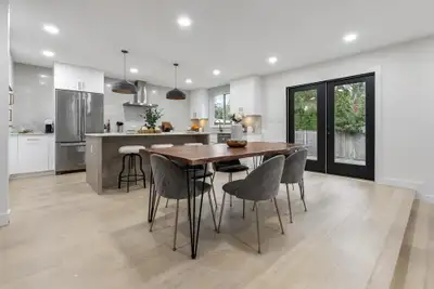 Beautifully refreshed 3BR 2.5BTH Bear Creek residence. Situated within a quiet, tree-lined neighbour...