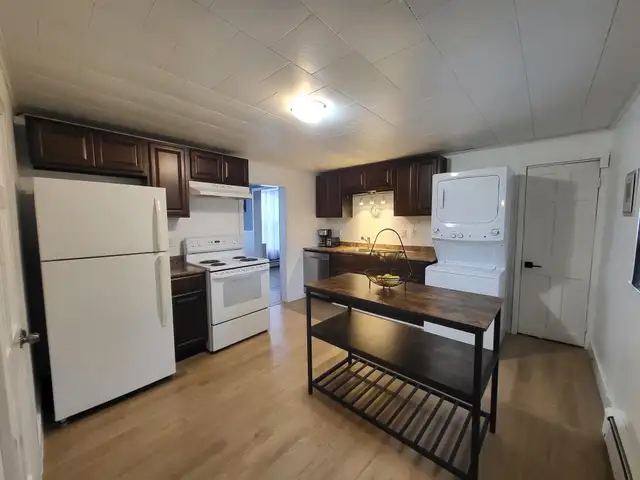 154 Beacon St - 3BR East, Split-Level, Heated, Parking in Long Term Rentals in Saint John - Image 17