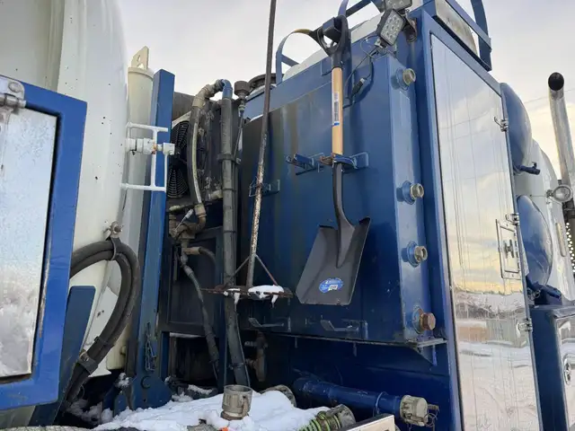 2012 KENWORTH T800 in Heavy Trucks in Saskatoon - Image 47