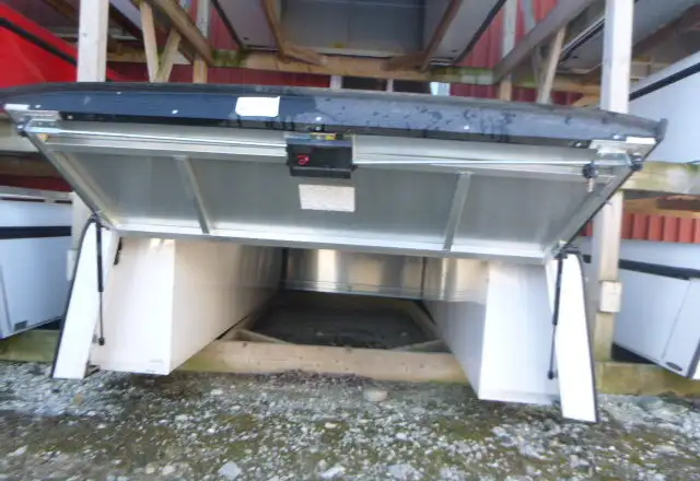 2020 - 2026 Chevrolet Silverado or GMC Sierra HD 2500/3500 8'Cap in Other Parts & Accessories in Kitchener / Waterloo - Image 4