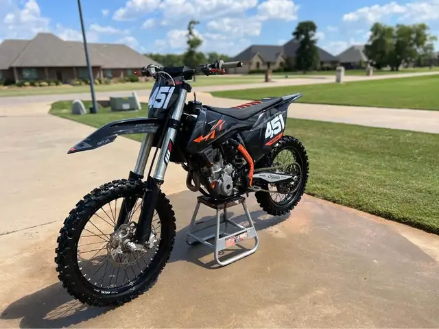 2016 KTM 250 SX-F-BLACK! in Dirt Bikes & Motocross in Edmonton - Image 5