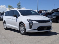 This Chrysler Pacifica has a dependable Regular Unleaded V-6 3.6 L/220 engine powering this Automati... (image 1)