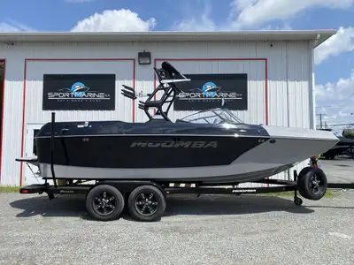 Moomba MAX 2023 Longeur / Length : 22’6” Largeur / Beam : 102’’ Capacité / Capacity : 17 Moteur / En...