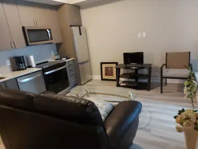 Modern 1-Bedroom Condo for Rent – Oakville, Ontario | $2,100/Month Prime Oakville Location Enjoy com...