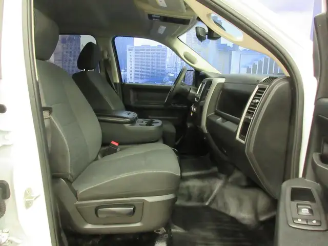 RAM 1500 CLASSIC 2023 V6 3.6L 4X4 CREW-CAB BOITE 5'7 in Cars & Trucks in Lévis - Image 13