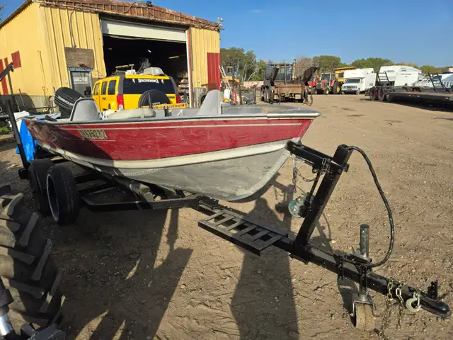 16' Lund Aluminum boat with 25hp Merc in Powerboats & Motorboats in Prince Albert - Image 4