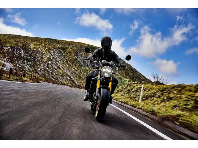 2025 Kawasaki Z900RS SE in Sport Touring in Ottawa - Image 18