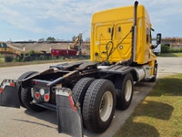 2020 FREIGHTLINER CASCADIA 125 Tandem Axle Sleeper Tractor - Automatic transmission-60600 GVW. 2020... (image 5)