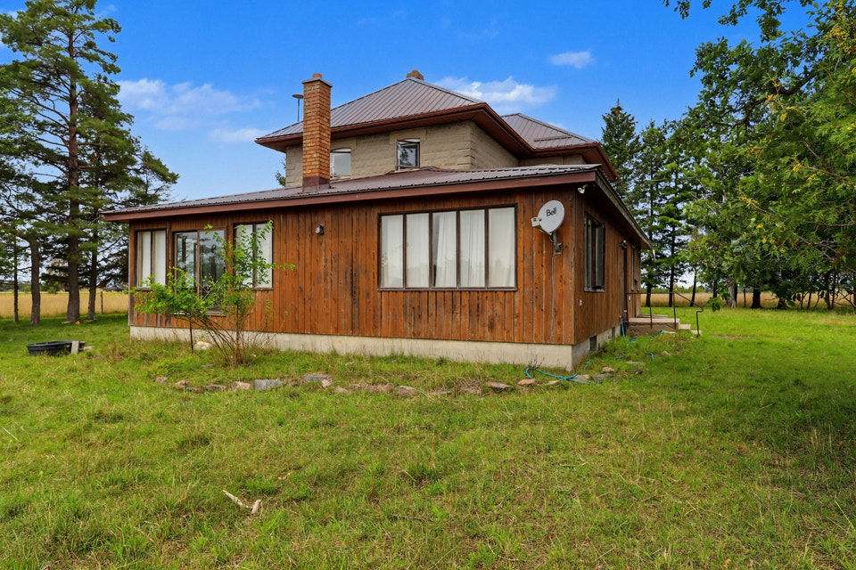 4-Bedroom Farmhouse for Rent – 357 Kings Wharf Road, Dunsford 2