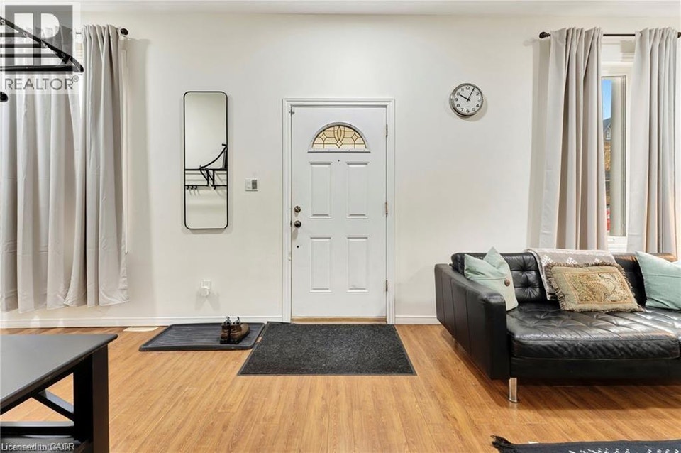 23 PALACE Street Brantford, Ontario 3