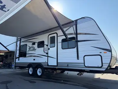 2018 Jayco Jay Flight SLX 212QBW – Lightweight & Easy to Tow! Only 4,211 lbs | Queen Bed | Tandem Ax...