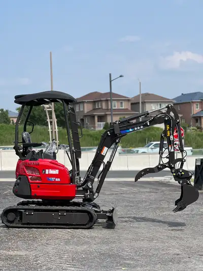 * Moteur diesel Yanmar 15.1hp * Flèche pivotante; vitesse de déplacement élevée/faible; voie extensi...