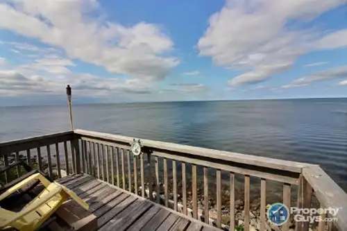Located on the Northumberland strait ,on the ocean with access to beach and beautiful view. Clean qu...