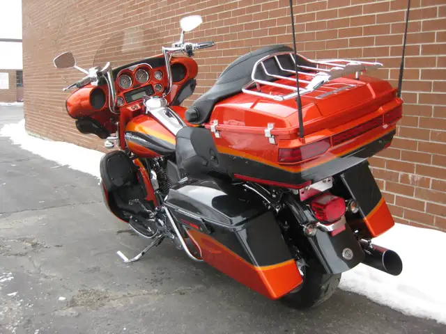 2013 Harley-Davidson FLHTCUSE8 CVO ULTRA CLASSIC in Street, Cruisers & Choppers in City of Toronto - Image 14