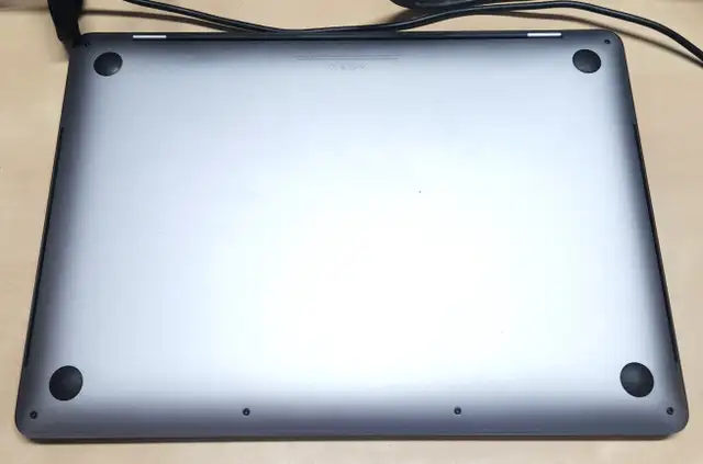 13" MacBook Pro A2251 i5 2GHz 32GB 500GB macOS Tahoe in Laptops in Mississauga / Peel Region - Image 4